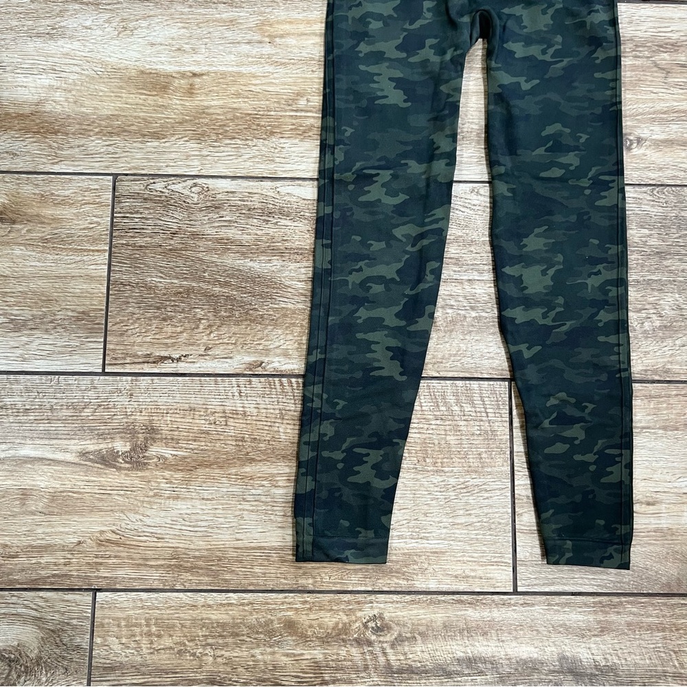 SPANX Look At Me Now Seamless Leggings Size Large Camo Green - Picture 7 of 15